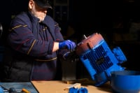 Verifica meccanica durante l'assemblaggio del motore