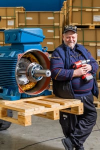 Fondatore CMS Motori Elettrici in area magazzino